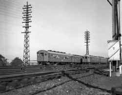 MU Trains West at WIN's WB Signal Bridge-Winfield-View NE - 07-07-51 (Faxon-Keller).jpg (98630 bytes)