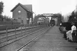 Station-Winfield-Tower_c. 1894.jpg (80725 bytes)