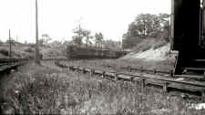 DD1-Dbl-Hdg-Train-White Flags-Approaching Sta-Belmont Park-c. 1937.jpg (117812 bytes)