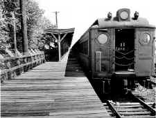Station-Jamaica-Race-Track_MU-Race-Train_Locust-Manor_1944.jpg (103485 bytes)