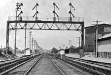 Aqueduct-original- station-at-grade_racetrack-right_viewN_c.1910.jpg (68929 bytes)