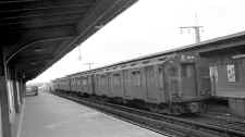 IND_A_Train_at_Former_LIRR_Station-Wavecrest-View_E-1960_(Edwards-Keller).jpg (75597 bytes)