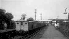 MU Train-Bklyn Manor-Southbound-1950 (Edwards-Keller) (2).jpg (79142 bytes)