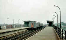 MU Train at Sta-Playland-1952 (Edwards-Keller).jpg (51872 bytes)