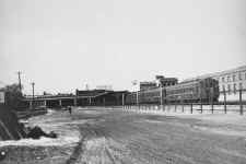MU_Train_at_Terminal-Yard_Removed-Rockaway_Park-View_W-09-1955_(Keller).jpg (103154 bytes)