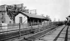 Station-Elec_Substation No. 3-Woodhaven_Jct-View_NW-c. 1925_(Osborne-Keller).jpg (77952 bytes)