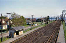 Station-Hamilton-Beach_Beach-Tower-Severed-Tracks_viewS_Jamaica-Bay_May-1954.jpg (126802 bytes)