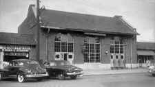 Station-Rockaway_Park-View_SE-c. 1952_(Edwards-Keller).jpg (99288 bytes)