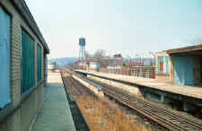 Woodhaven-Jct-station_4-1965.jpg (70673 bytes)