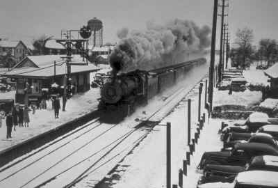 G5s-29-Train-East-in-Snow-Mineola-c.1940.jpg (92191 bytes)