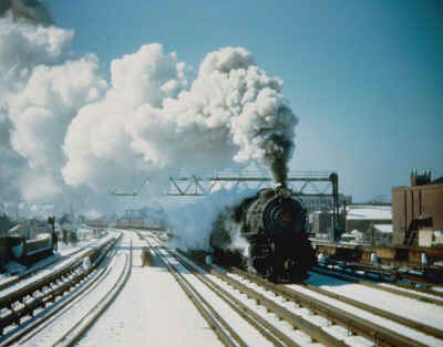 lirr27_G5s_Train-616_accelerating-eastbound_Union-Hall-Street_2-21-1946_F.R.Dirkes-ArtHuenke.jpg (104577 bytes)