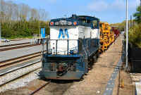 lirr153railtrain-speonk05-19-05williamskeats.jpg (92127 bytes)