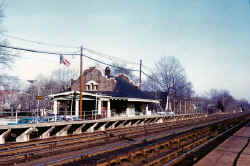 Bellerose-Station_viewE_1960_ArtHuenke.jpg (79015 bytes)