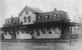 College-Point- Station 1906.jpg (84652 bytes)