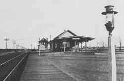 Station-Bellport-View E - c. 1925 (Osborne-Keller).jpg (105777 bytes)
