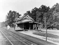 Station-Brookhaven - c. 1910.jpg (106109 bytes)