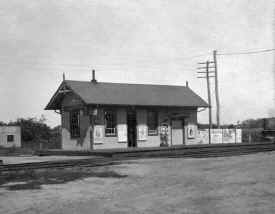 Station-Calverton-c.1915.jpg (80666 bytes)