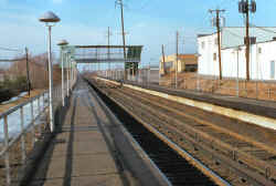 Station-Carle-Place_ViewW_02-12-77_Madden-Keller.jpg (94013 bytes)