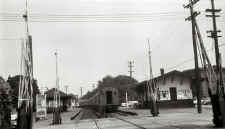 Station-Hewlett-MU Train-1959 (Edwards-Keller).jpg (89993 bytes)