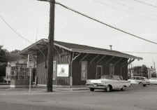 Station-Hewlett-Rear-1968 (Keller Photo and Archive).jpg (90487 bytes)