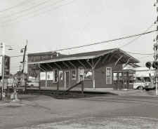 Station-Hewlett-Trackside_1968 (Keller Photo and Archive).jpg (129474 bytes)
