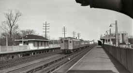 Station-MU Train-Bellaire-1956.jpg (82469 bytes)