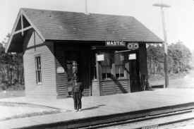 Station-Mastic, NY with Agent (View NE) - c. 1900 (Keller).jpg (74181 bytes)