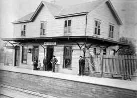 Station-Woodside-c.1880.jpg (49082 bytes)