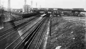 Station-Woodside-with EL-c. 1918.jpg (77298 bytes)