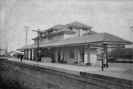 Westhampton-Station_view SE_c.1908.jpg (59920 bytes)