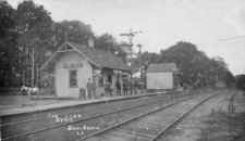 Station-Stony-Brook_c.1905.jpg (40629 bytes)