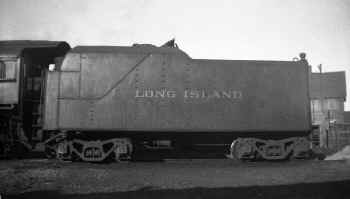 LIRR Tender Class 110.P.82a Behind G5s Locomotive - Oyster Bay - 1940 (T. Sommer-Keller).jpg (75654 bytes)