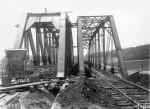 Shinnecock-Canal-bridges_old-new-K4_5-26-1931_viewW_Huneke.jpg (148171 bytes)