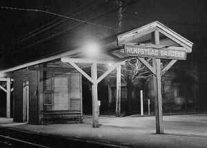 Hempstead-Gardens-Station_1953_WilliamGilligan.jpg (77104 bytes)