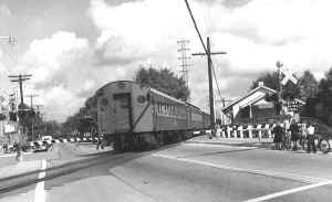 MU-train_Malverne-Station-1954.jpg (58836 bytes)