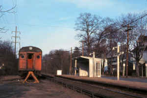 Station-Hempstead Gdns-Shelter Shed-MU Dbl Dk 1330-01-01-72 (Keller).jpg (117676 bytes)