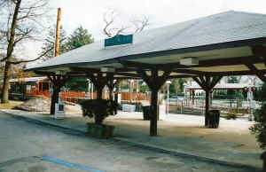 Westwood-Station_viewE_12-26-03_WilliamGilligan.jpg (86092 bytes)