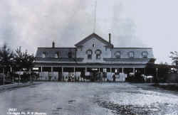 11-Station-College Point - c. 1890 (A. Huneke).jpg (93124 bytes)