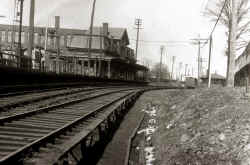14-Station-College Point - c. 1930 (A. Huneke).jpg (125315 bytes)