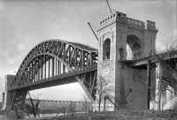 HellGateBridgeUnderConstruction -c.1917.jpg (92779 bytes)