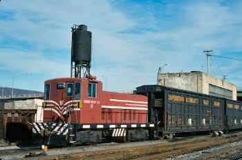 Rahway Valley GE 70 tonner at the NYS&W engine facility, Binghamton NY 12-25-90.jpg (43154 bytes)